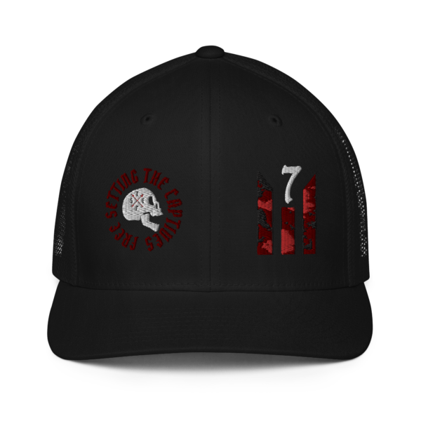 STCF SKULL WHITE Closed-back trucker cap